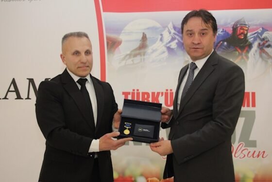 Benilüks Azərbaycanlıları Konqresi Hollandiya Türk Federasiyasının sədrini BAK medalı ilə təltif etdi