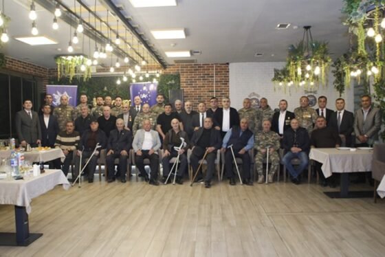 “Benilüks Azərbaycanlıları Konqresinin” dəstəyi “Dayaq” Vətən Müharibəsi Əlillərinə və Şəhid Ailələrinə Dəstək Təşkilatının təşkilatçılığı ilə Mübarək Ramazan ayının son günündə 50-yə yaxın Qazi və Veteran üçün iftar süfrəsi və bayram sovqatları təşkil edilmişdir.